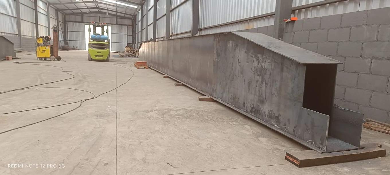 Viga de ponte rolante em fabricação na fábrica da Metal Fort