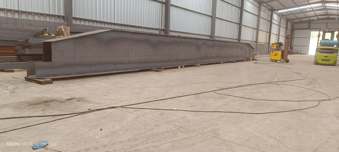 Estrutura de viga em produção no galpão da Metal Fort Metalúrgica